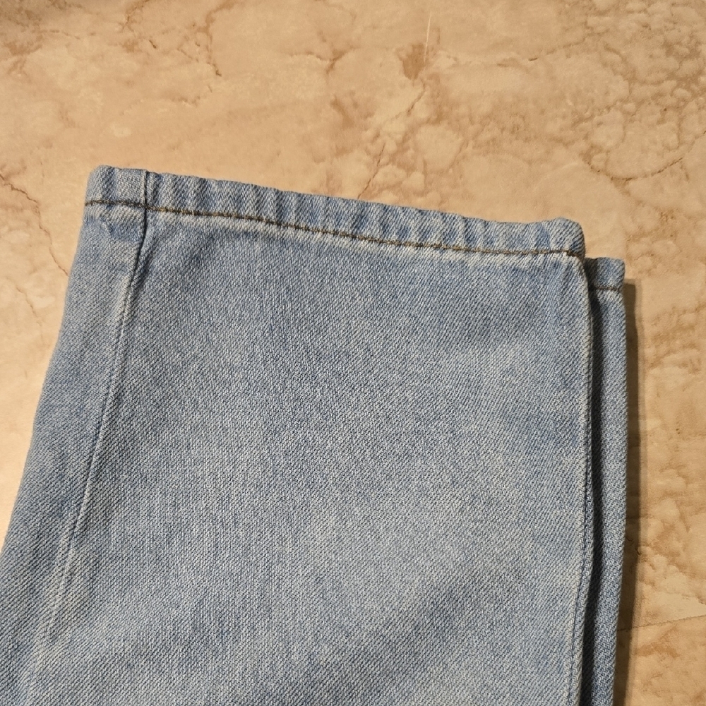 Cat & Jack | Light Wash |Boy's |Relaxed Fit | Straight | Jeans - Picture 2 of 7